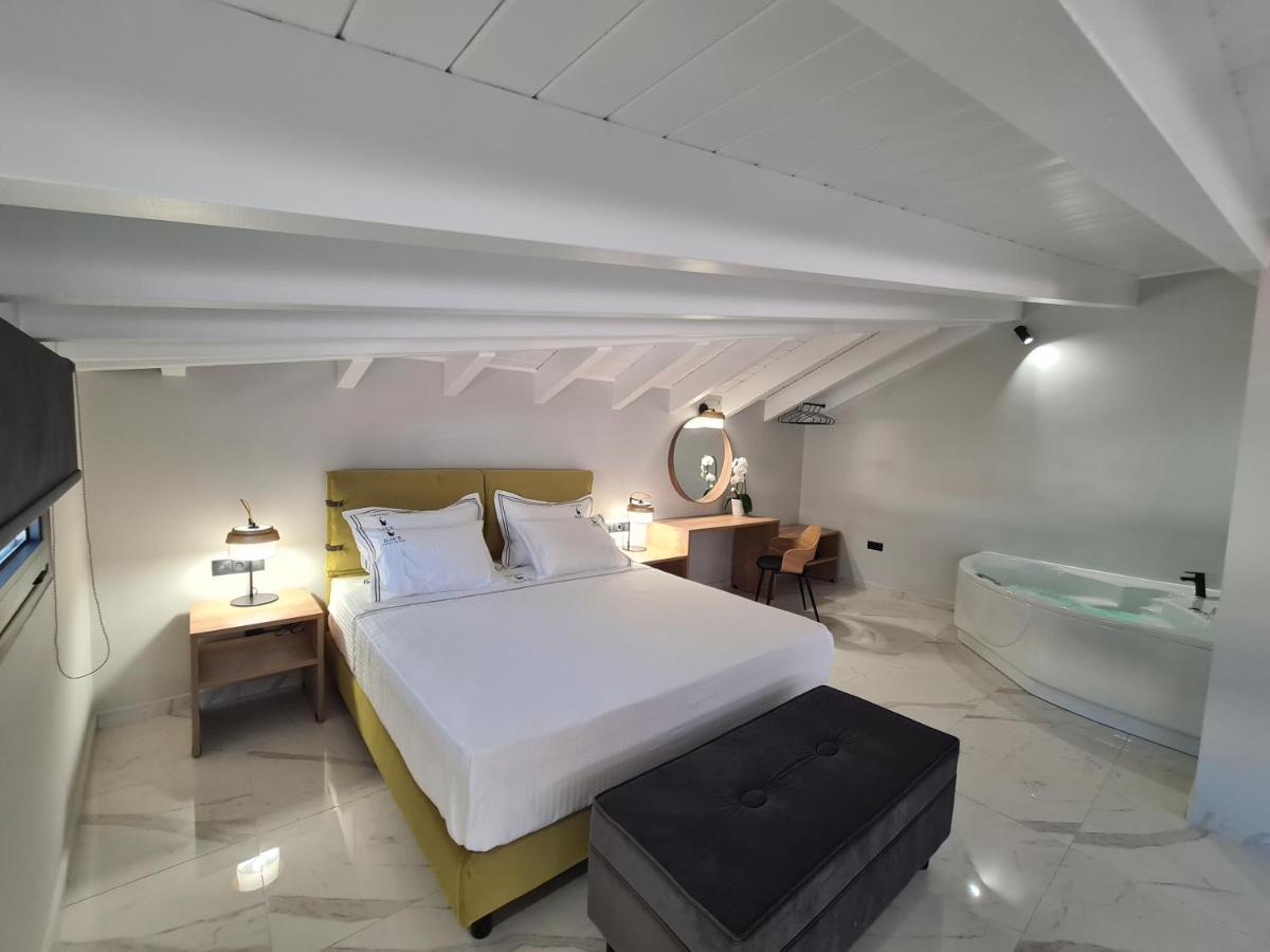 Ilia'S Luxury Suites - Adults Only Xylokastro Exterior photo